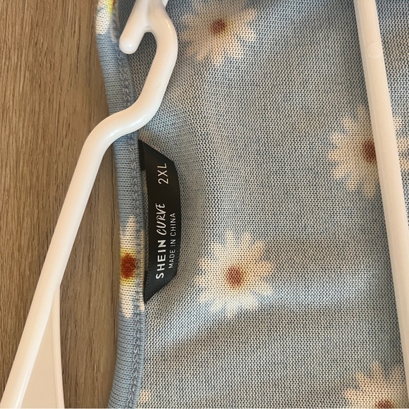 Women’s Daisy Crop Top - Picture 2 of 2